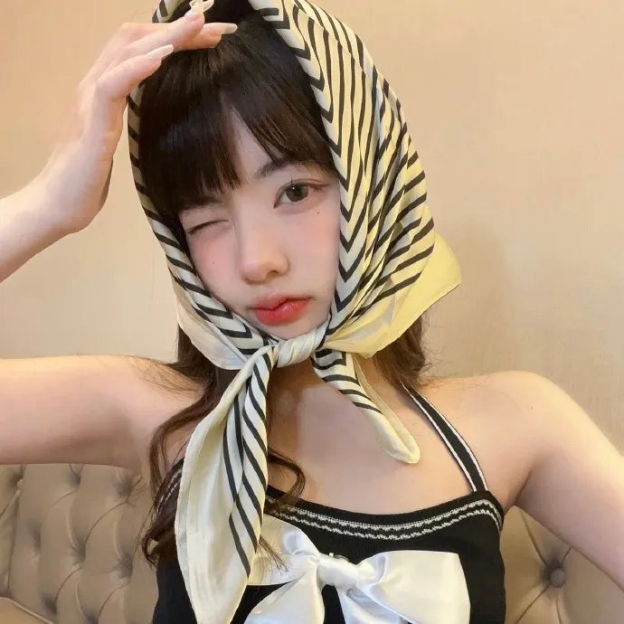 彩色响尾蛇电影海报